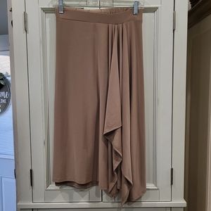 Carol Rose 🌹 exposed knee skirt